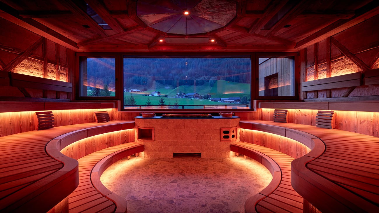 Sauna show program con 2-3 sauna infusions daily