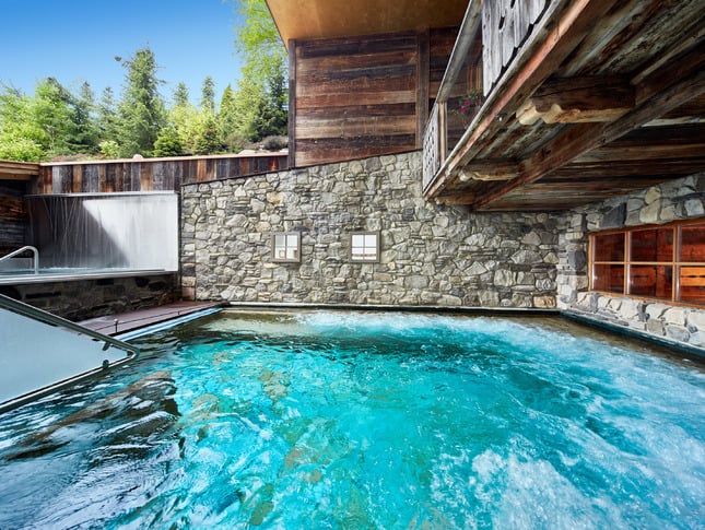 XXL relaxation and outdoor jacuzzi
