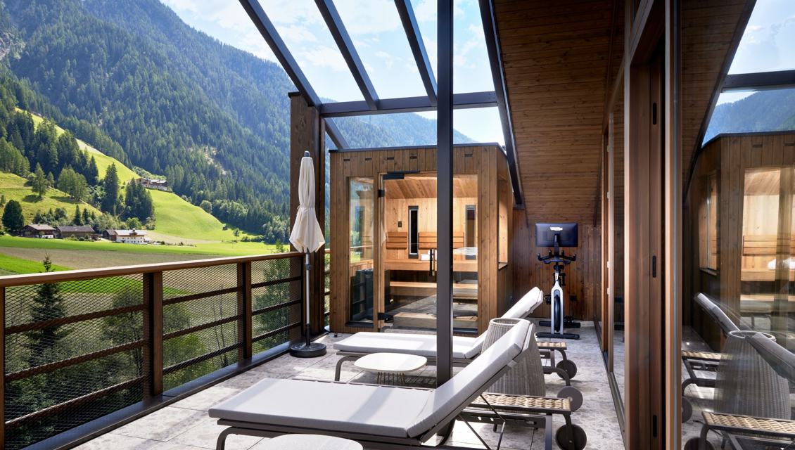 Sky Loft & SPA Suite – Open-Space Wellness Suite with Whirlpool